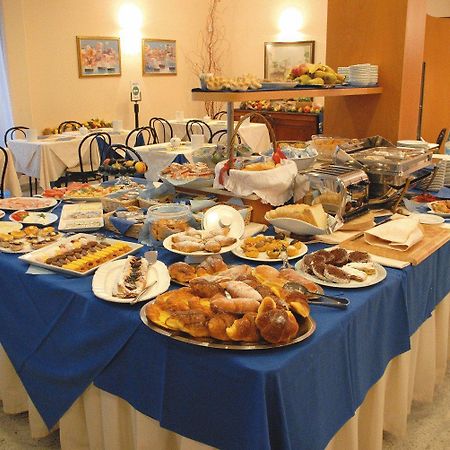 Hotel La Fenice 포르미지네 외부 사진
