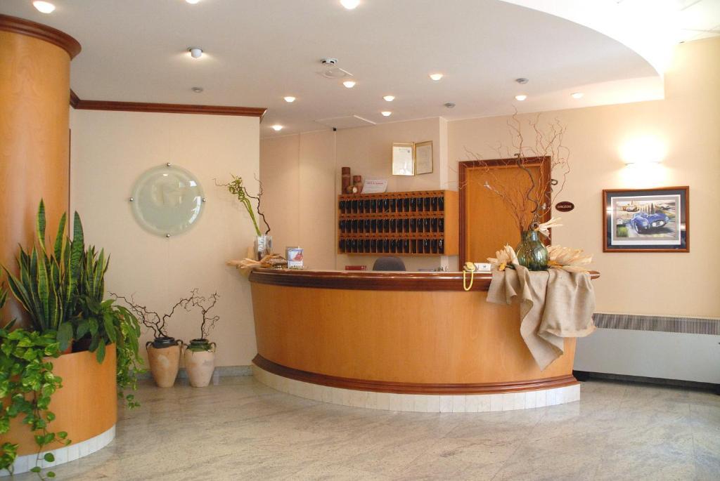 Hotel La Fenice 포르미지네 외부 사진